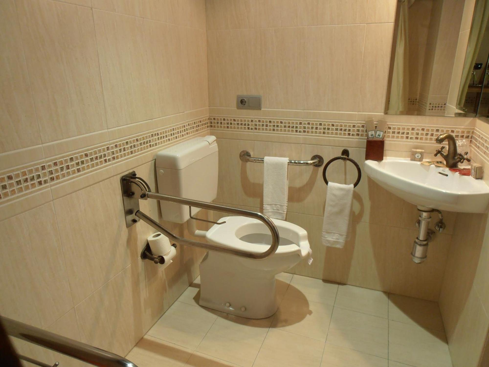 Hostal Virgen De La Encina Ponferrada Ngoại thất bức ảnh